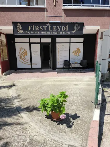 Kuaför First Leydi Saç Tasarımı ve Güzellik salonu fotoğraf 1