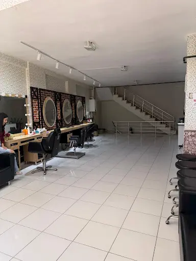 Medusa bayan kuaförü fotoğraf 1