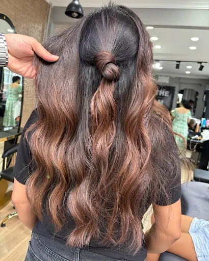 The moon hair studio fotoğraf 1