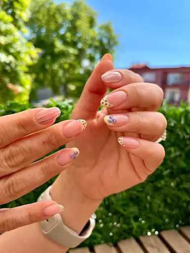 Ayşin Ege Nail Lounge Protez Tırnak fotoğraf 1