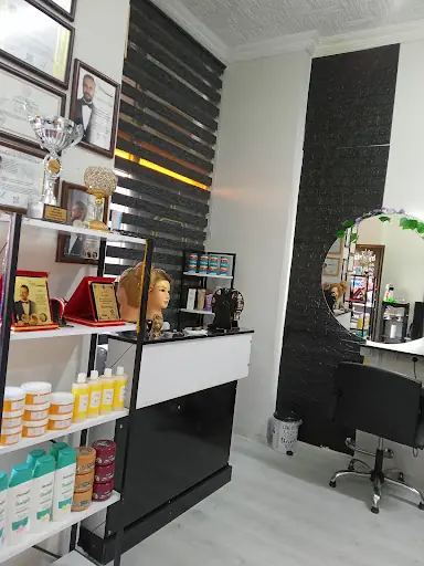 EMEL TAŞ SAÇ TASARIM VE GÜZELLİK SALONU fotoğraf 1