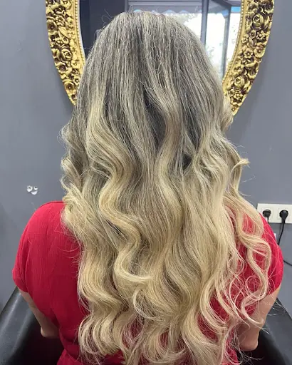 Nazlı Bayan Kuaförü ve Güzellik Salonu fotoğraf 1