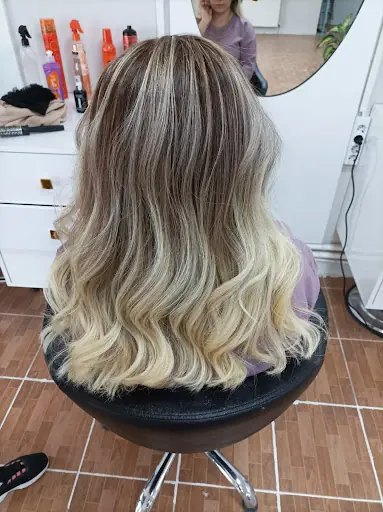 KÜBRA YILMAZ SAÇ VE GÜZELLİK SALONU fotoğraf 1