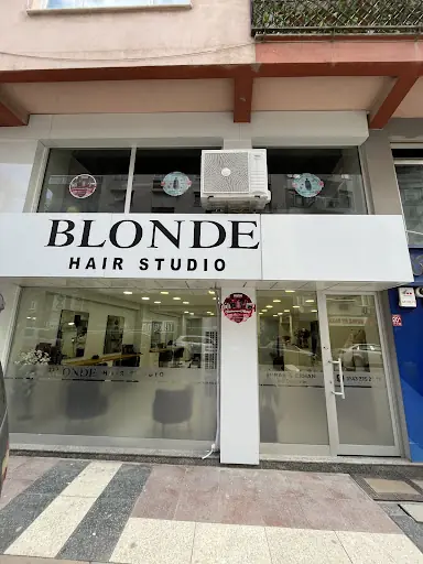 Blonde Hair Studio fotoğraf 1