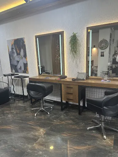 Saloon Özer Özel fotoğraf 1