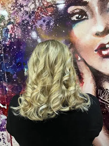 SALOON ÖZNUR GÜZELLİK VE BAYAN KUAFÖRÜ fotoğraf 1
