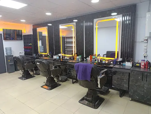 Royal barber hair artist fotoğraf 1