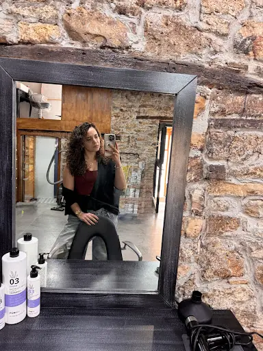 YENİ FOÇA DENİZ KUAFÖR & GÜZELLİK fotoğraf 1